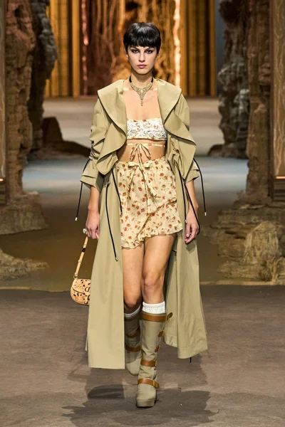 Look 50